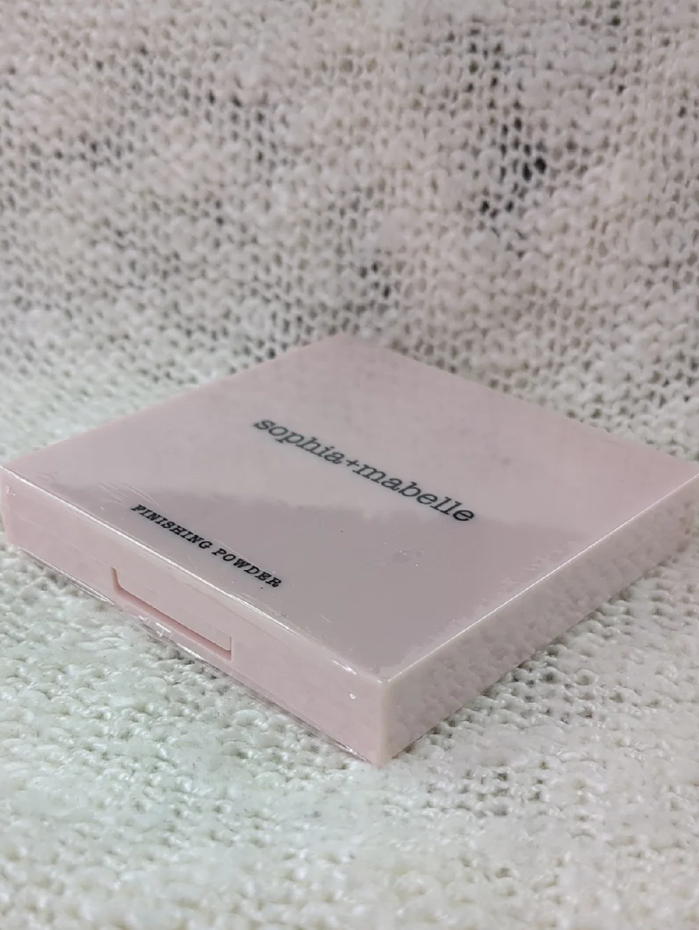 sophia+mabelle Finishing Powder in Almond Whispered, 6.7g/0.23oz